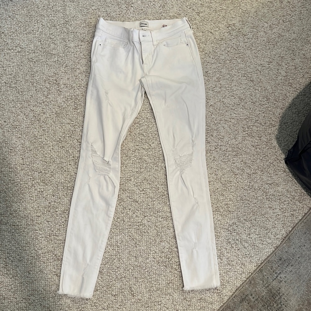 White skinny jeans